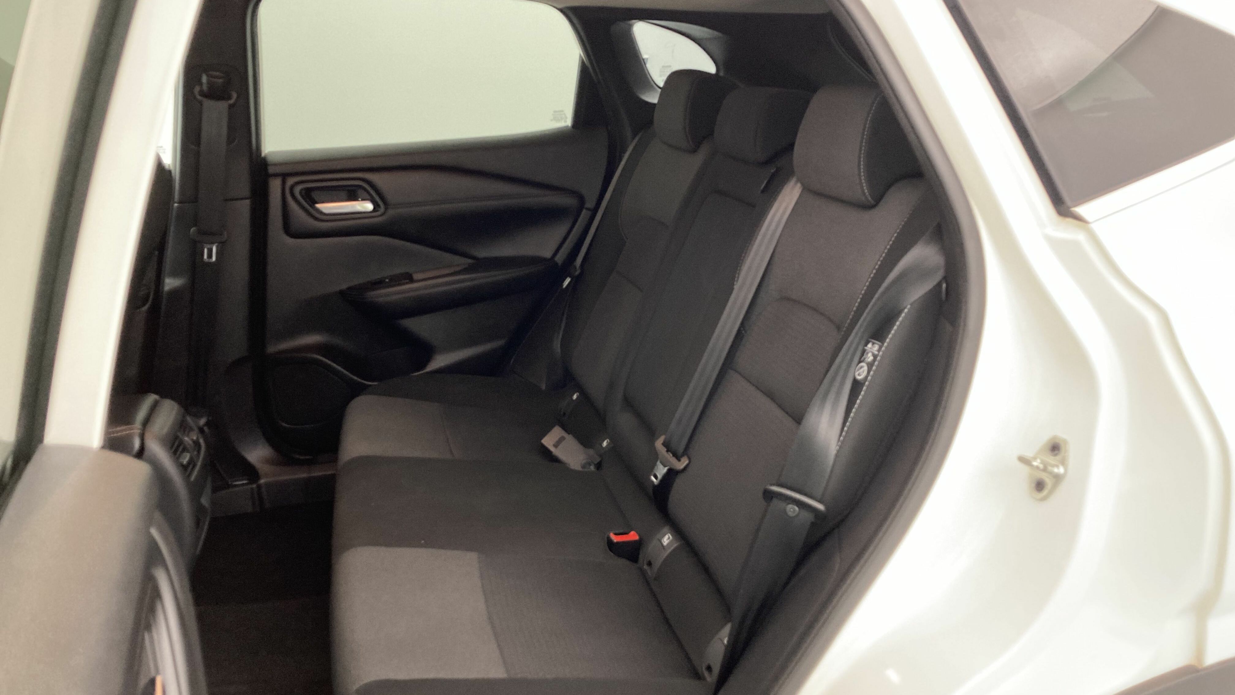 nissan qashqai n-connecta 1.3 DIG-T MHEV 158 XTRONIC 2024 blanco perlado 24