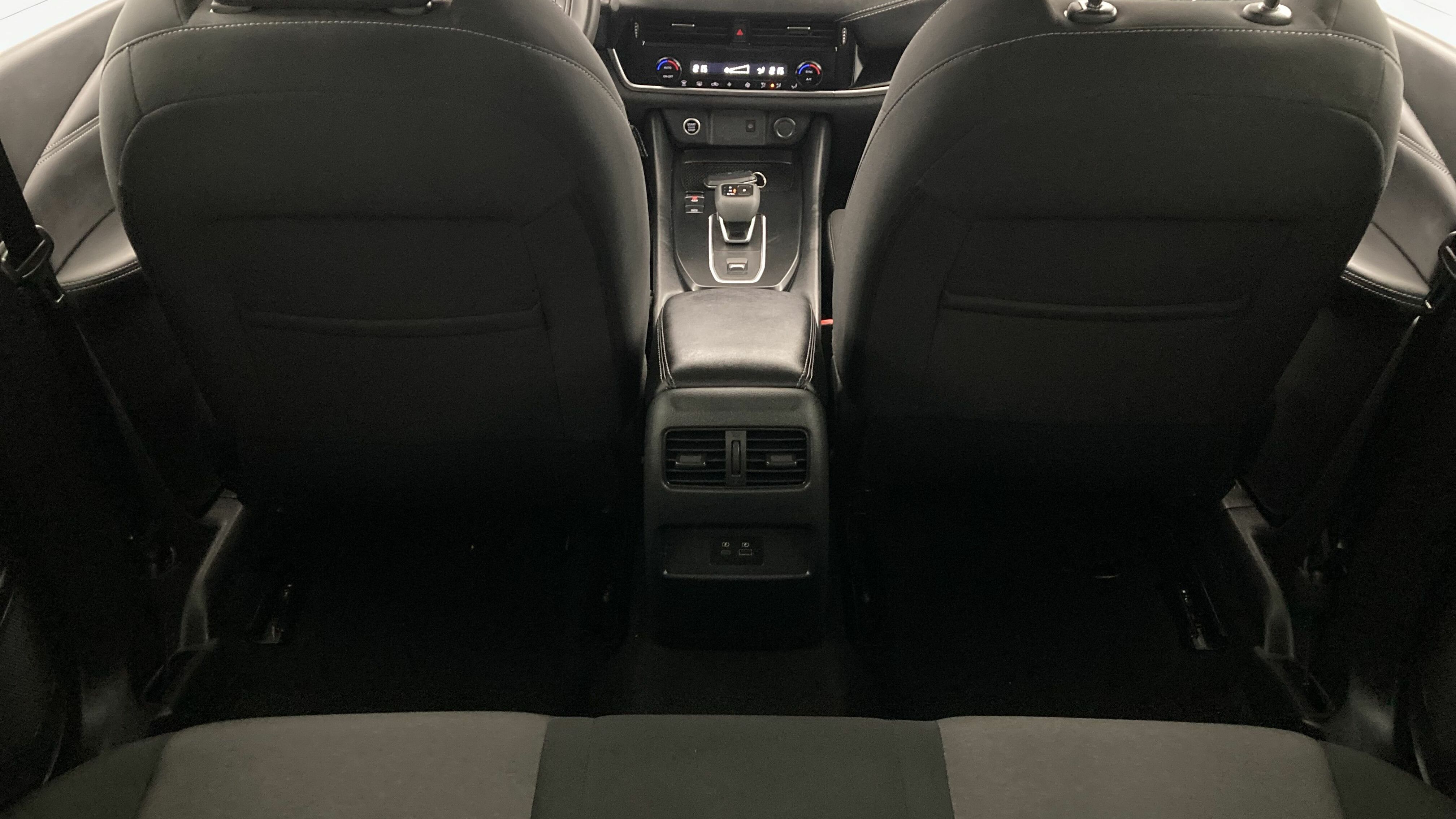 nissan qashqai n-connecta 1.3 DIG-T MHEV 158 XTRONIC 2024 blanco perlado 27