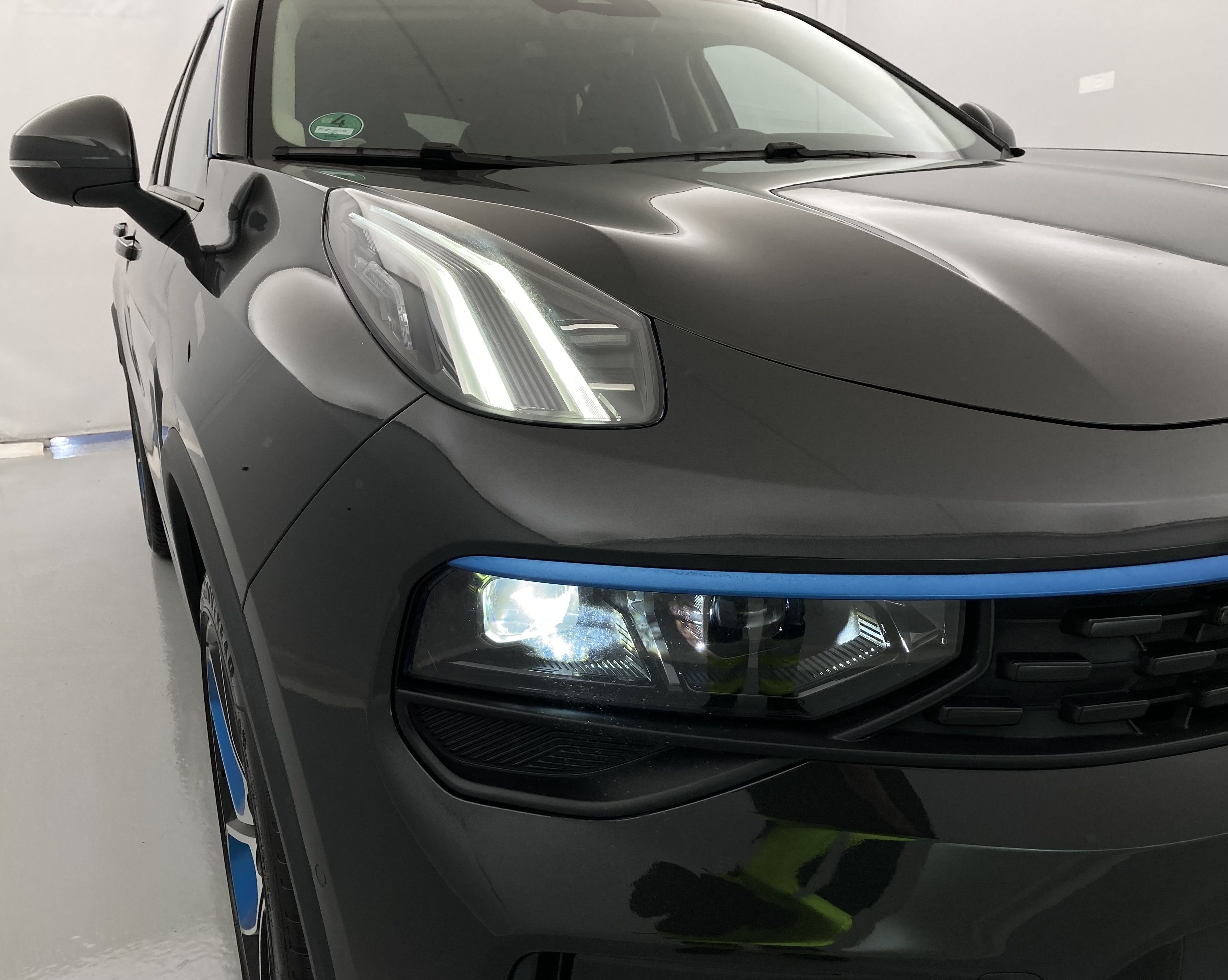 lynk&co 1 nv 1.5 PHEV 261 2022 black 17