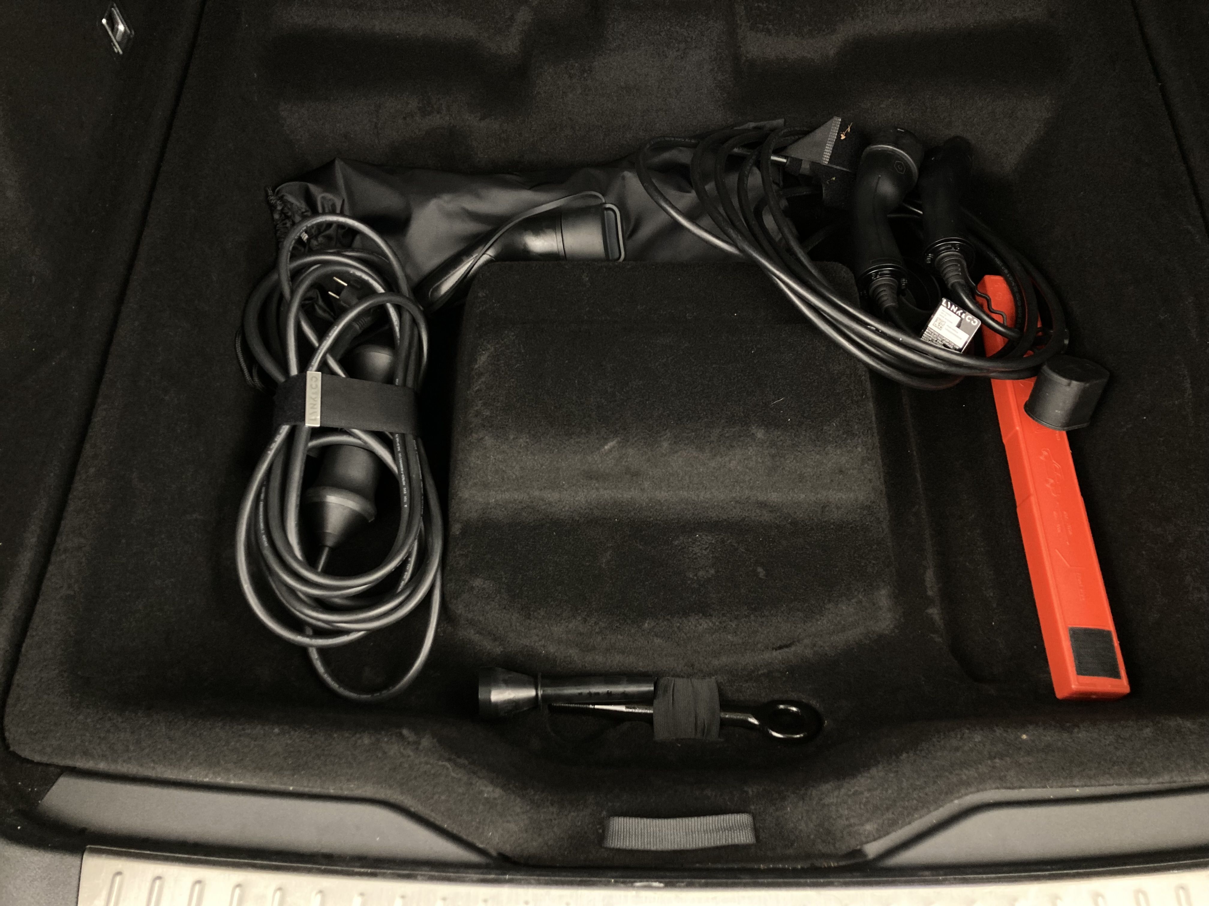 lynk&co 1 nv 1.5 PHEV 261 2022 black 27