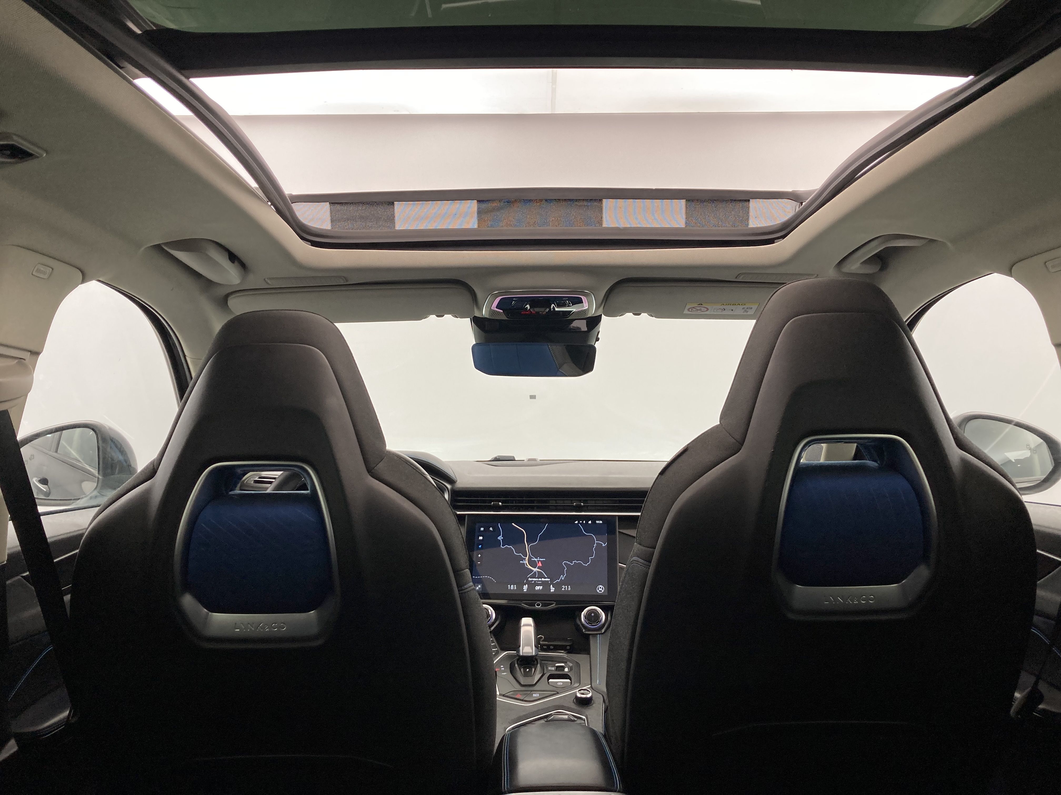 lynk&co 1 nv 1.5 PHEV 261 2022 black 33