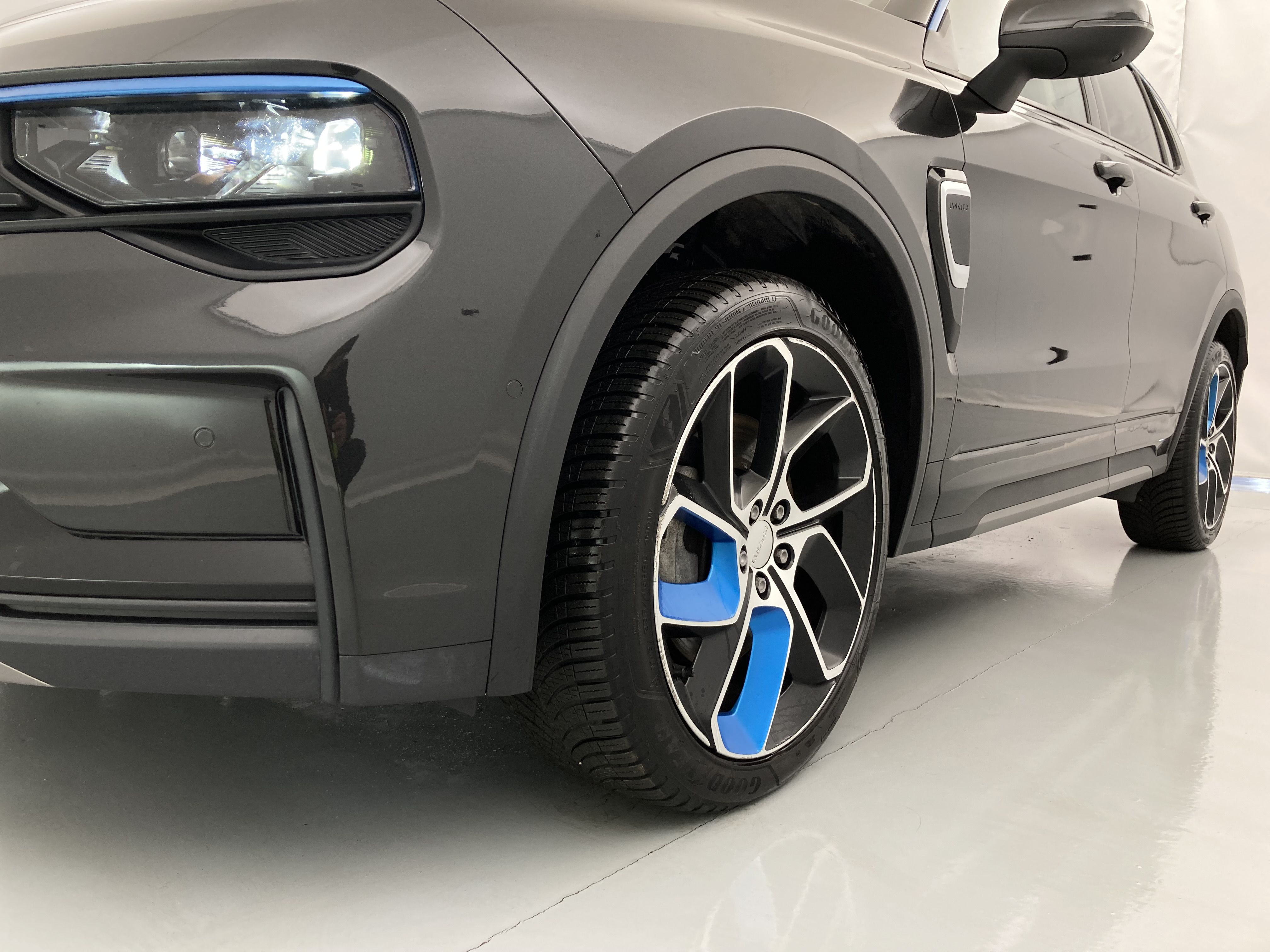 lynk&co 1 nv 1.5 PHEV 261 2022 black 26