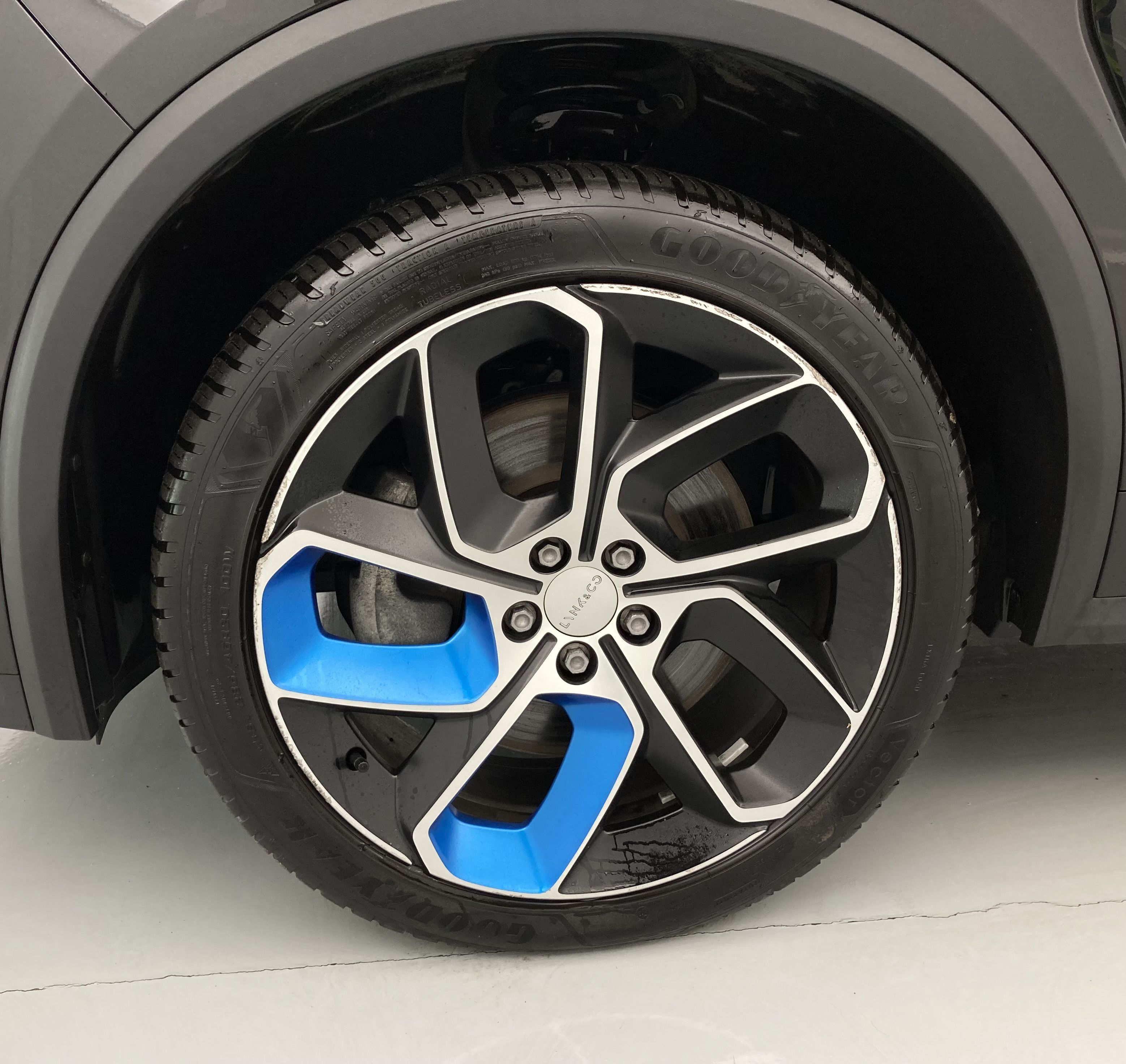 lynk&co 1 nv 1.5 PHEV 261 2022 black 19