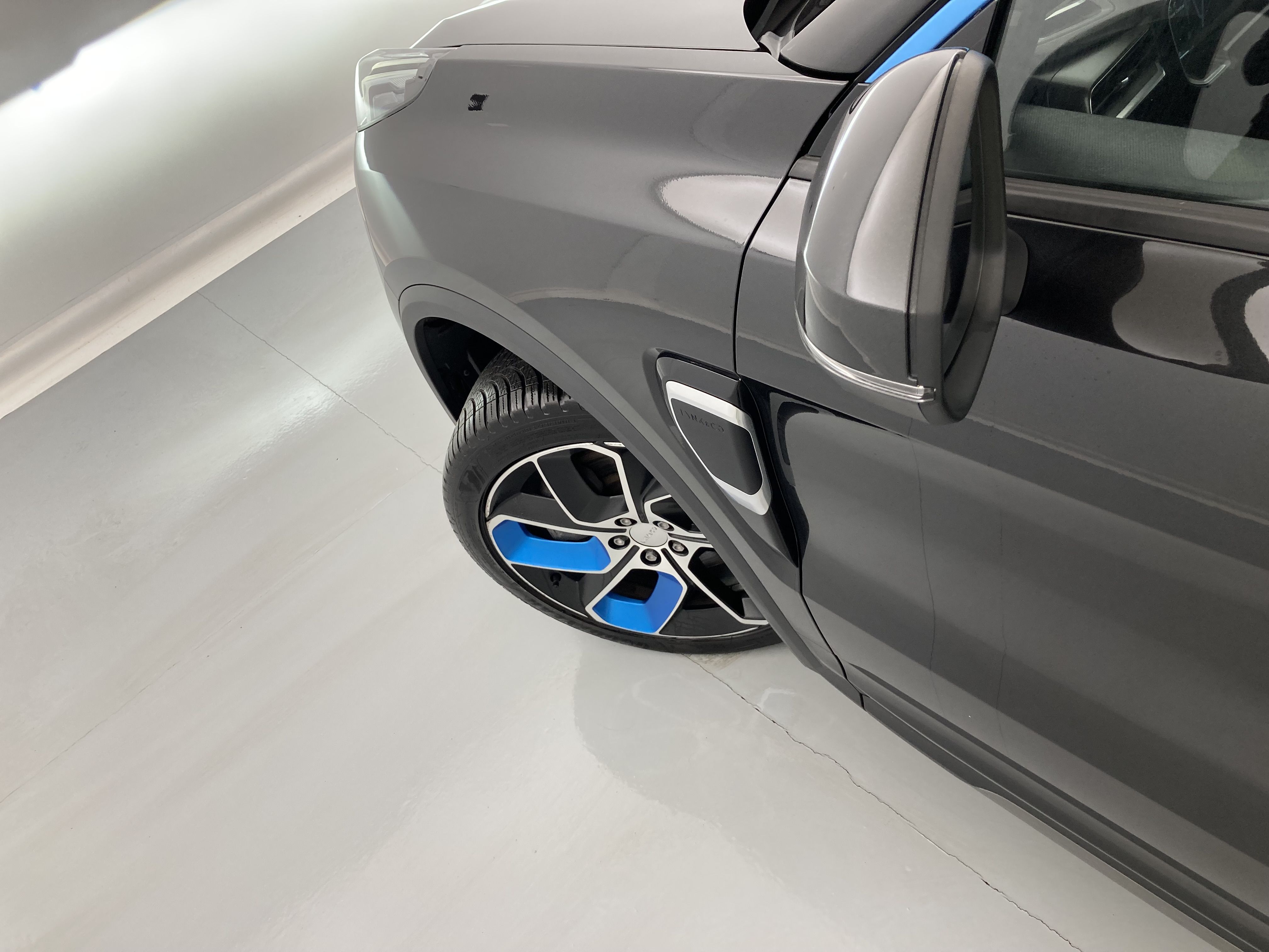 lynk&co 1 nv 1.5 PHEV 261 2022 black 23