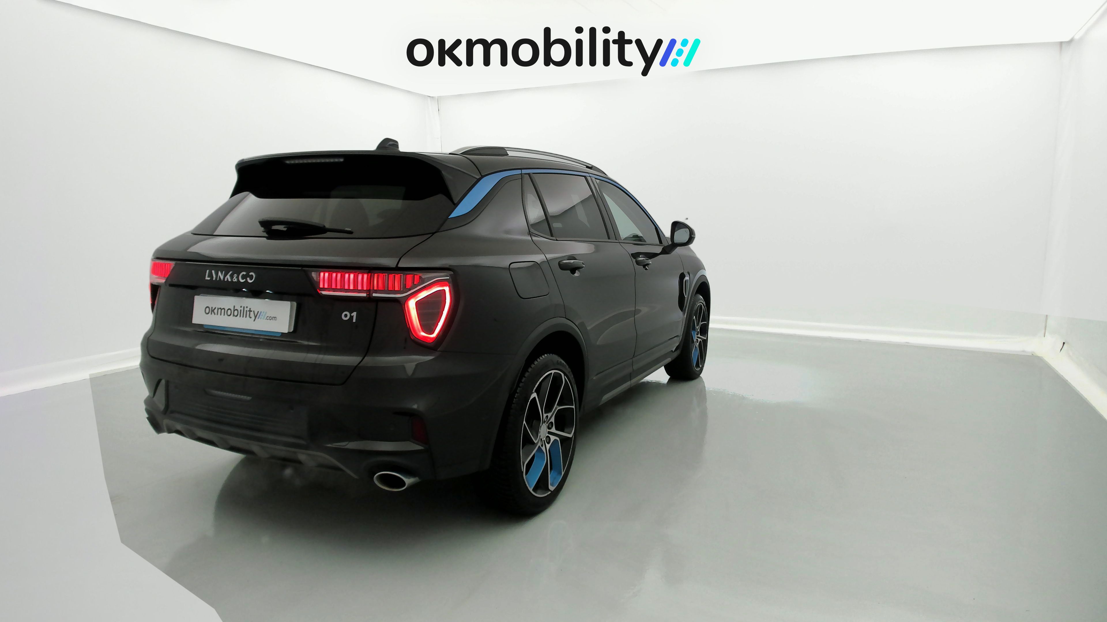 lynk&co 1 nv 1.5 PHEV 261 2022 black 13