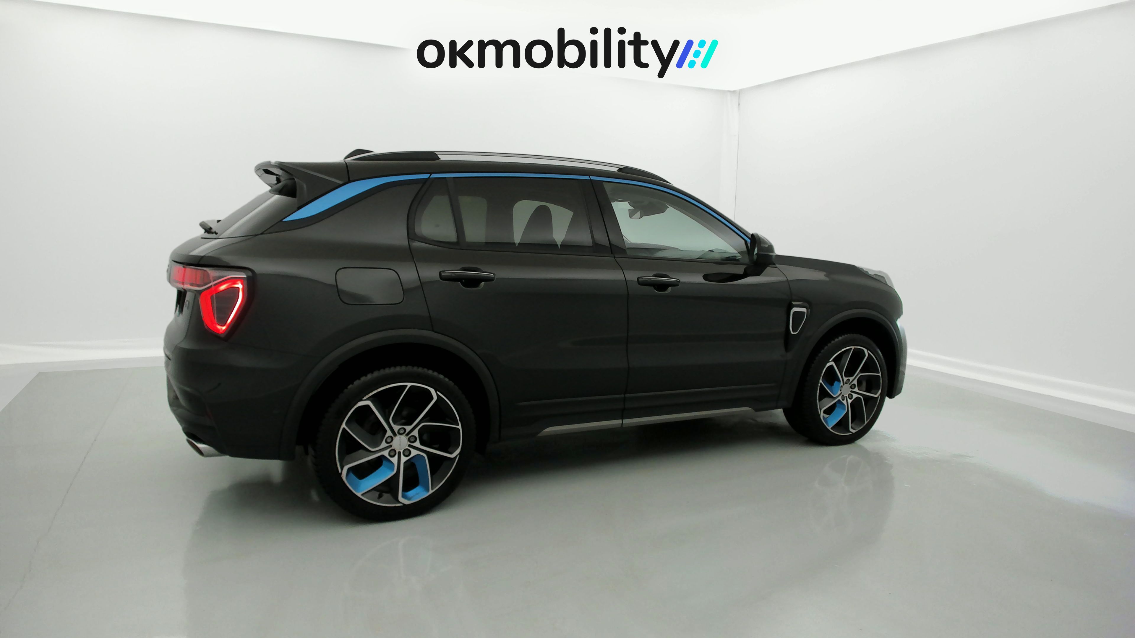 lynk&co 1 nv 1.5 PHEV 261 2022 black 10