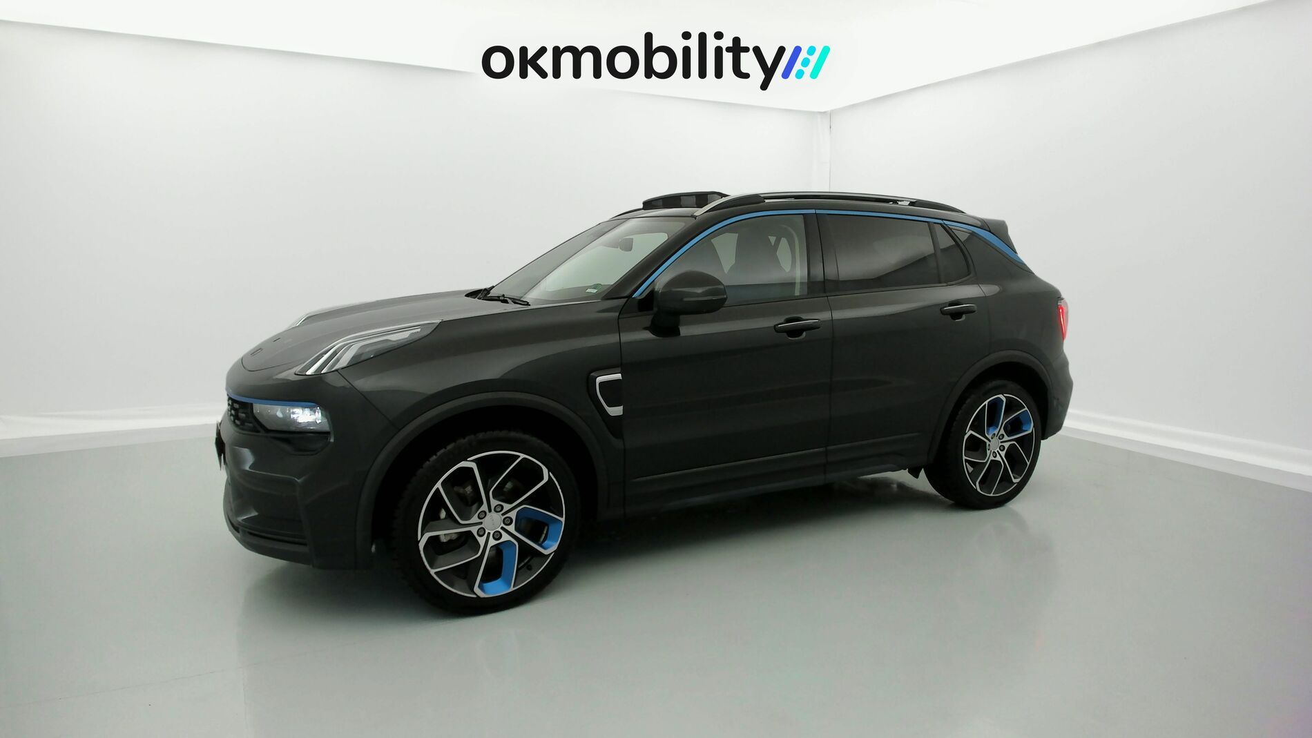 lynk&co 1 nv 1.5 PHEV 261 2022 black 3