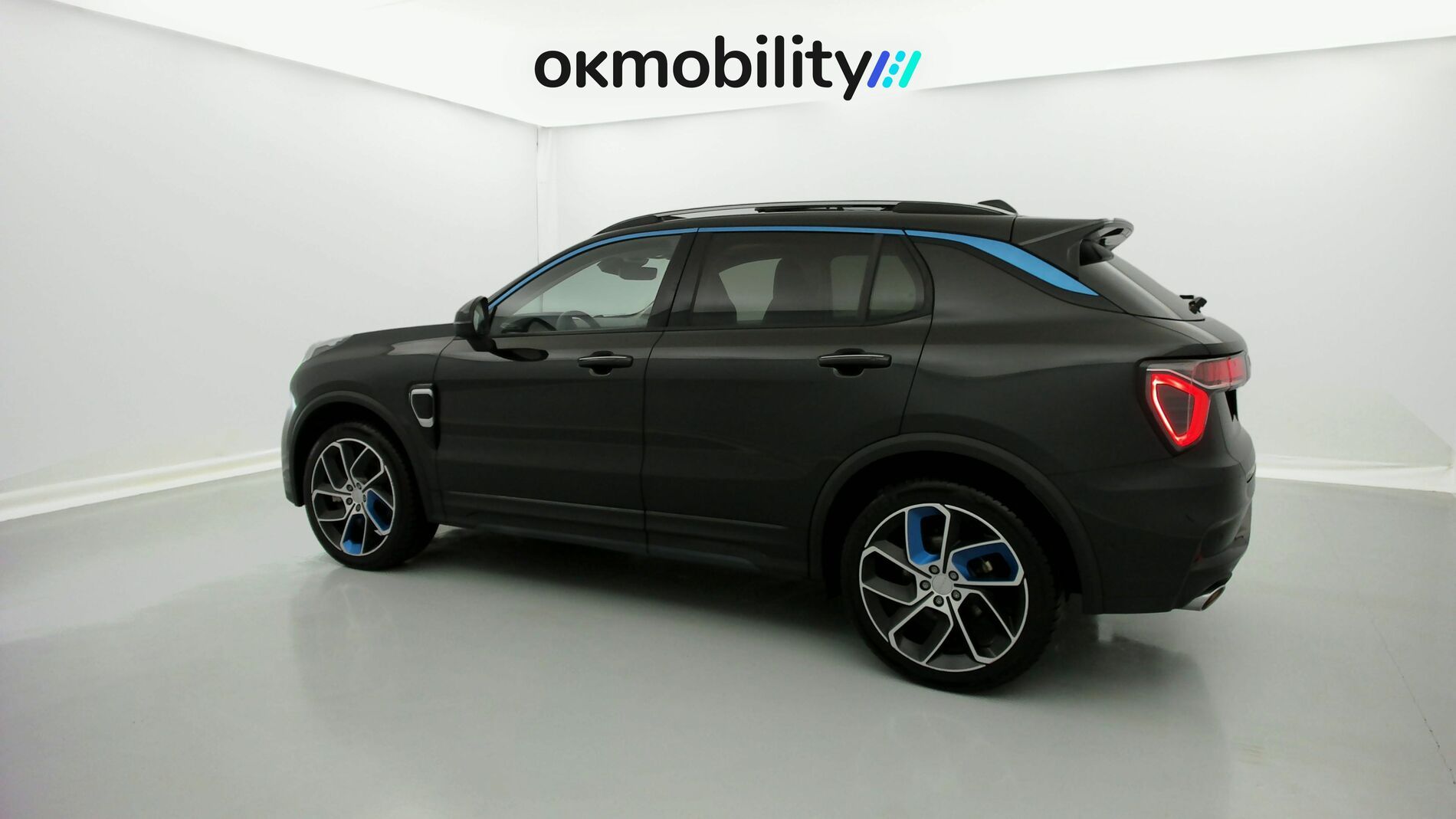 lynk&co 1 nv 1.5 PHEV 261 2022 black 4