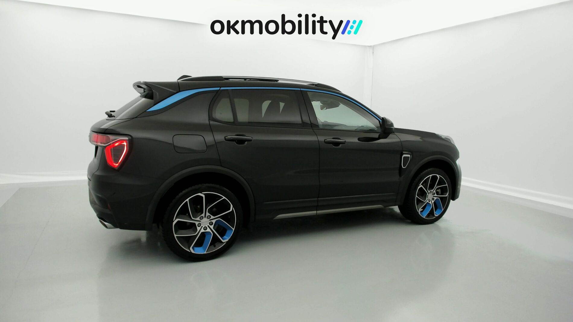 lynk&co 1 nv 1.5 PHEV 261 2022 black 9