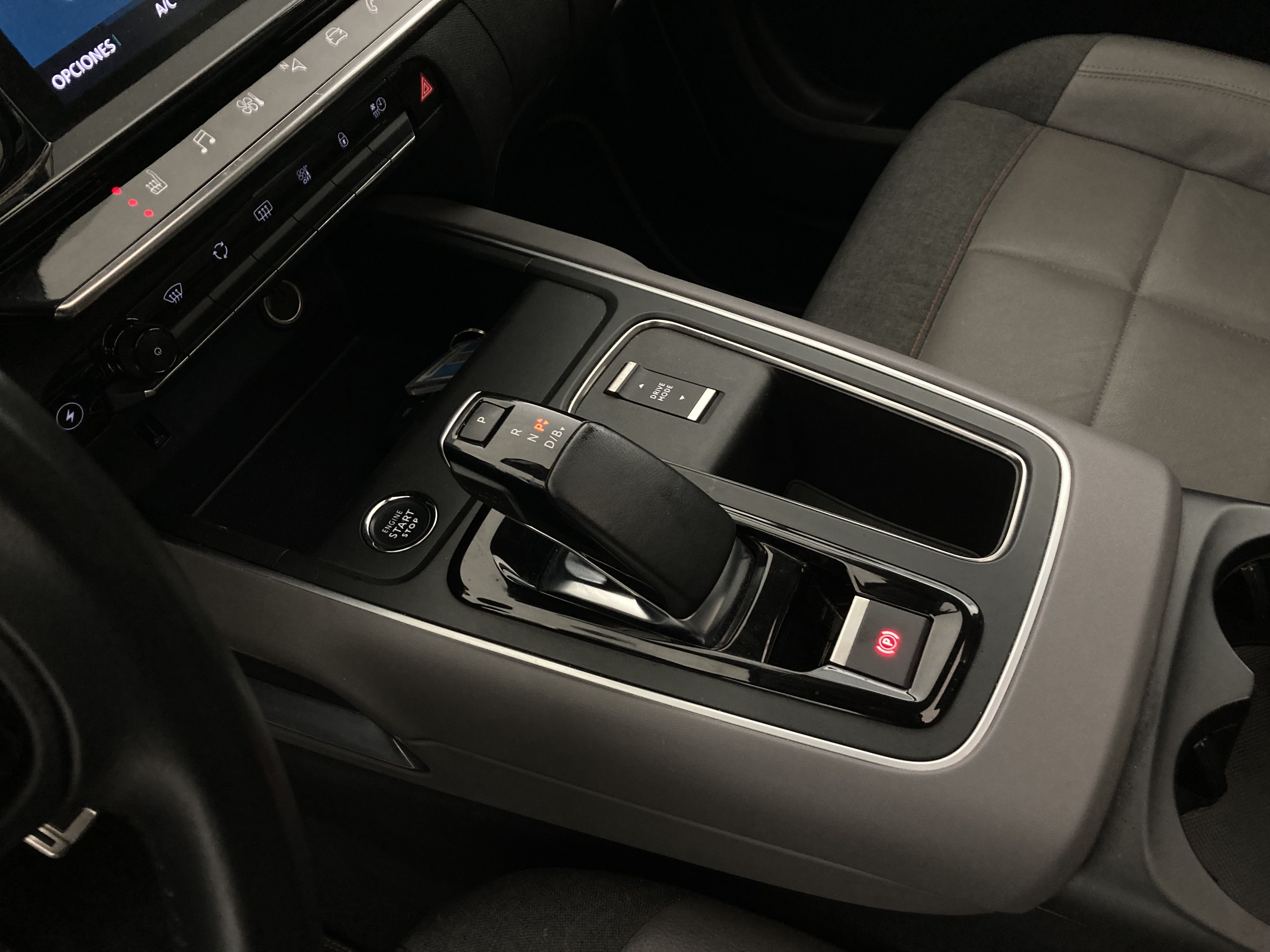 citroen c5 aircross shine 1.6 PURETECH HYBRID 225 E-EAT 2022 gris acier / negro 25