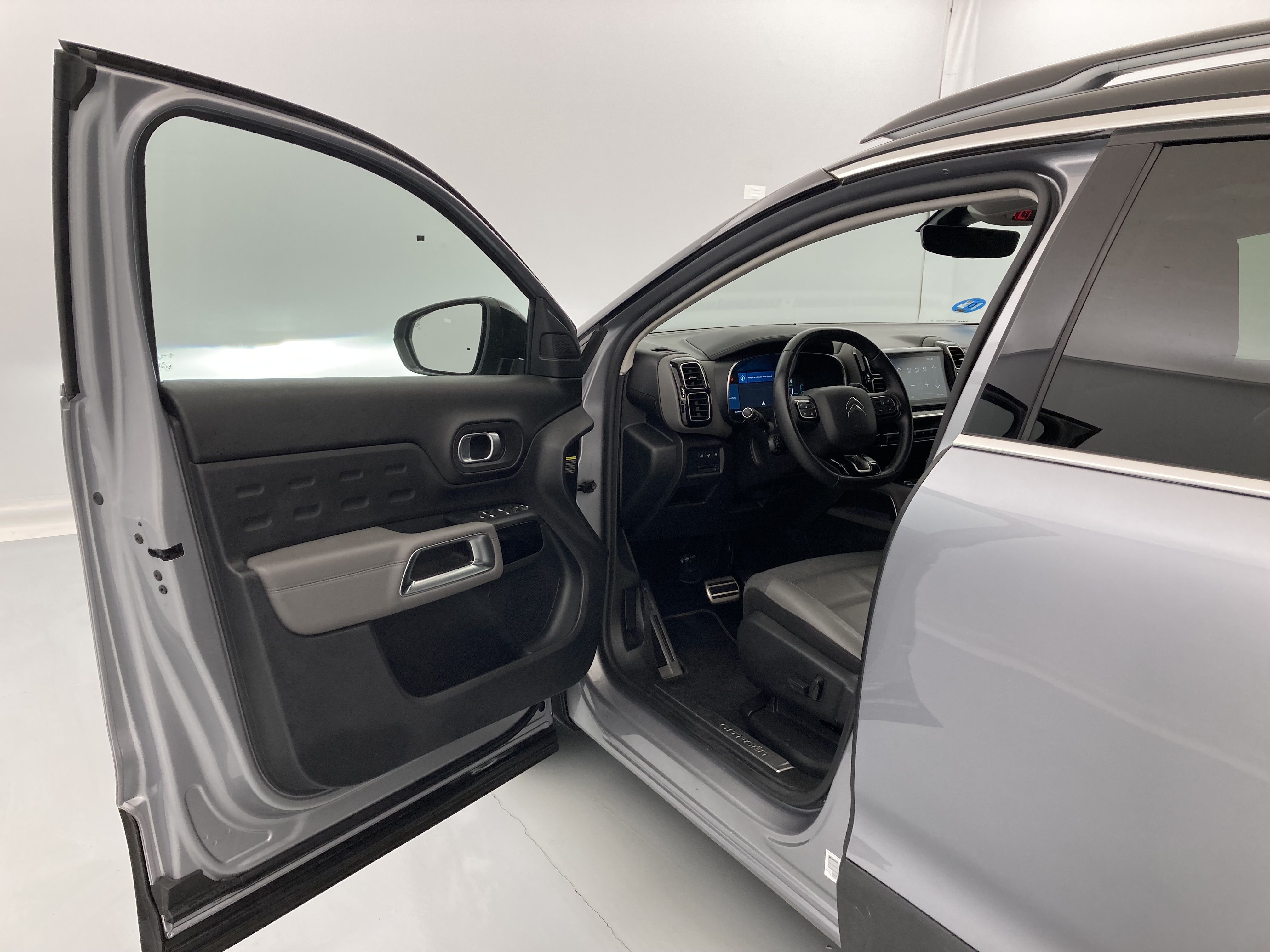 citroen c5 aircross shine 1.6 PURETECH HYBRID 225 E-EAT 2022 gris acier / negro 17