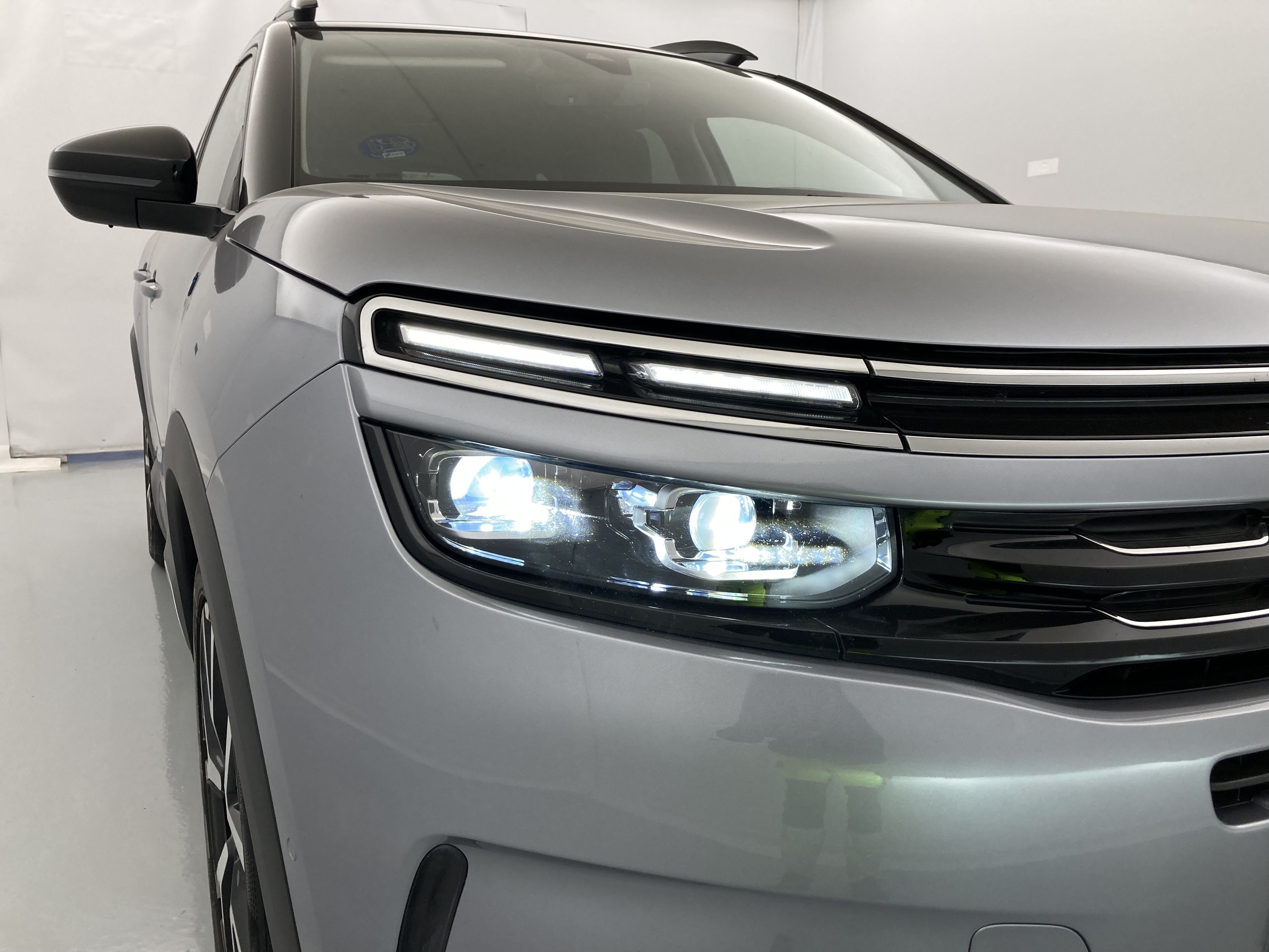 citroen c5 aircross shine 1.6 PURETECH HYBRID 225 E-EAT 2022 gris acier / negro 20