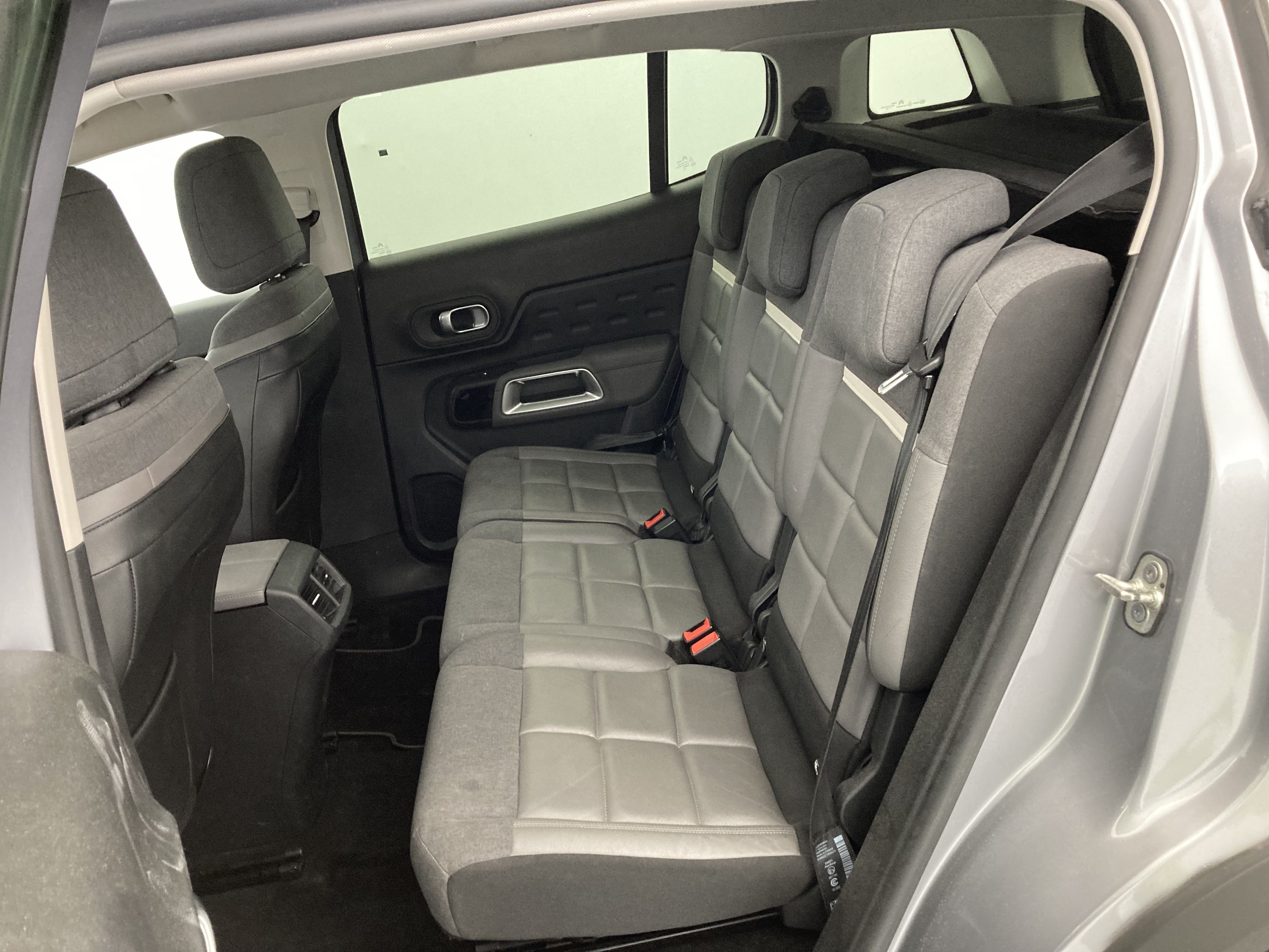 citroen c5 aircross shine 1.6 PURETECH HYBRID 225 E-EAT 2022 gris acier / negro 31