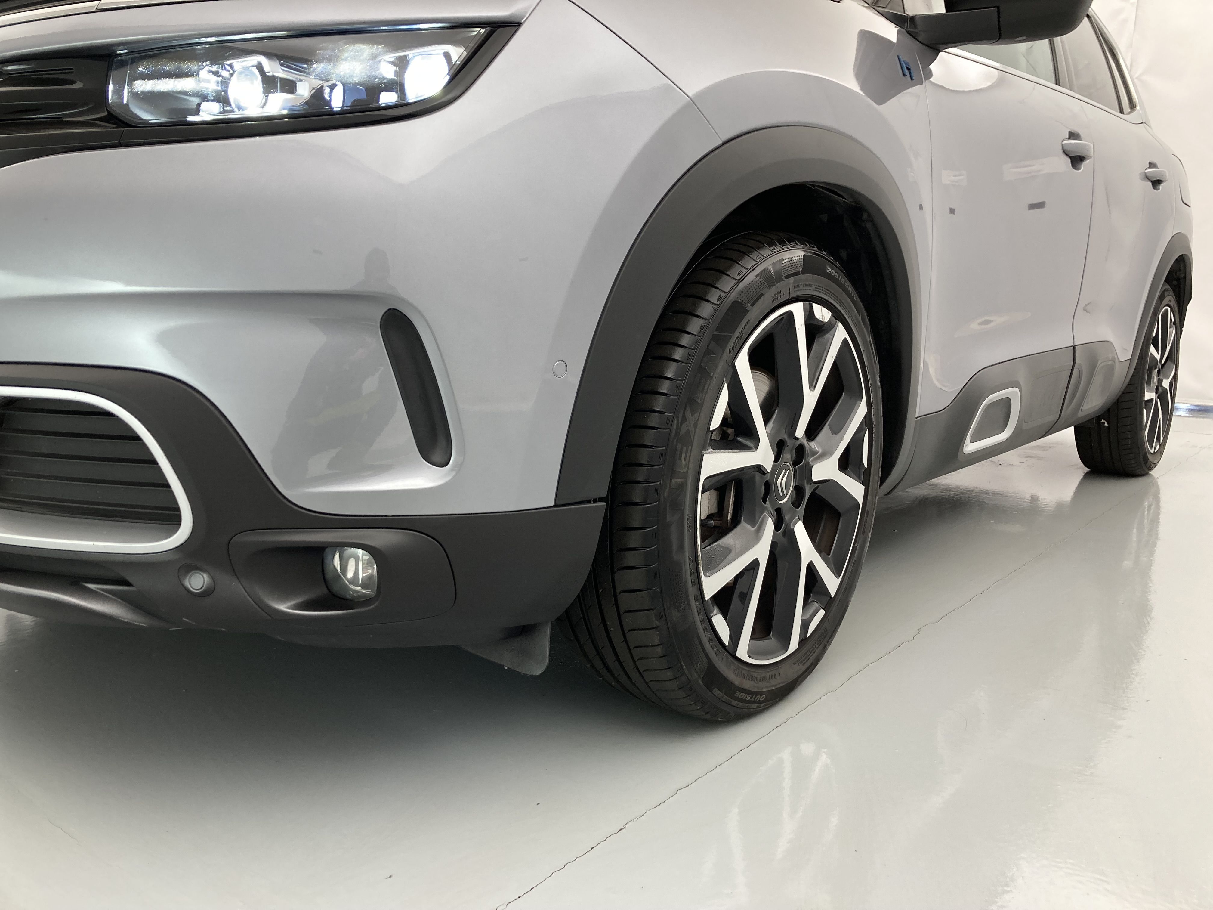 citroen c5 aircross shine 1.6 PURETECH HYBRID 225 E-EAT 2022 gris acier / negro 26