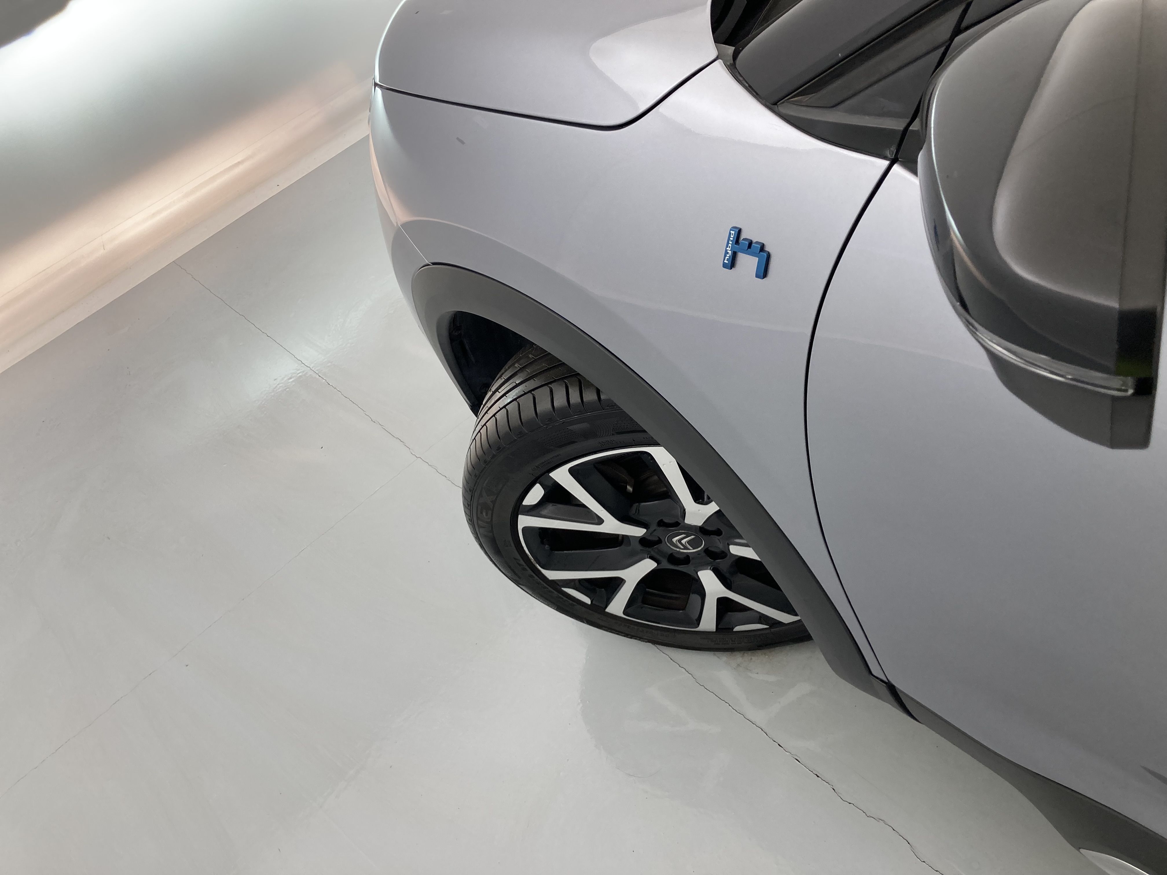 citroen c5 aircross shine 1.6 PURETECH HYBRID 225 E-EAT 2022 gris acier / negro 24