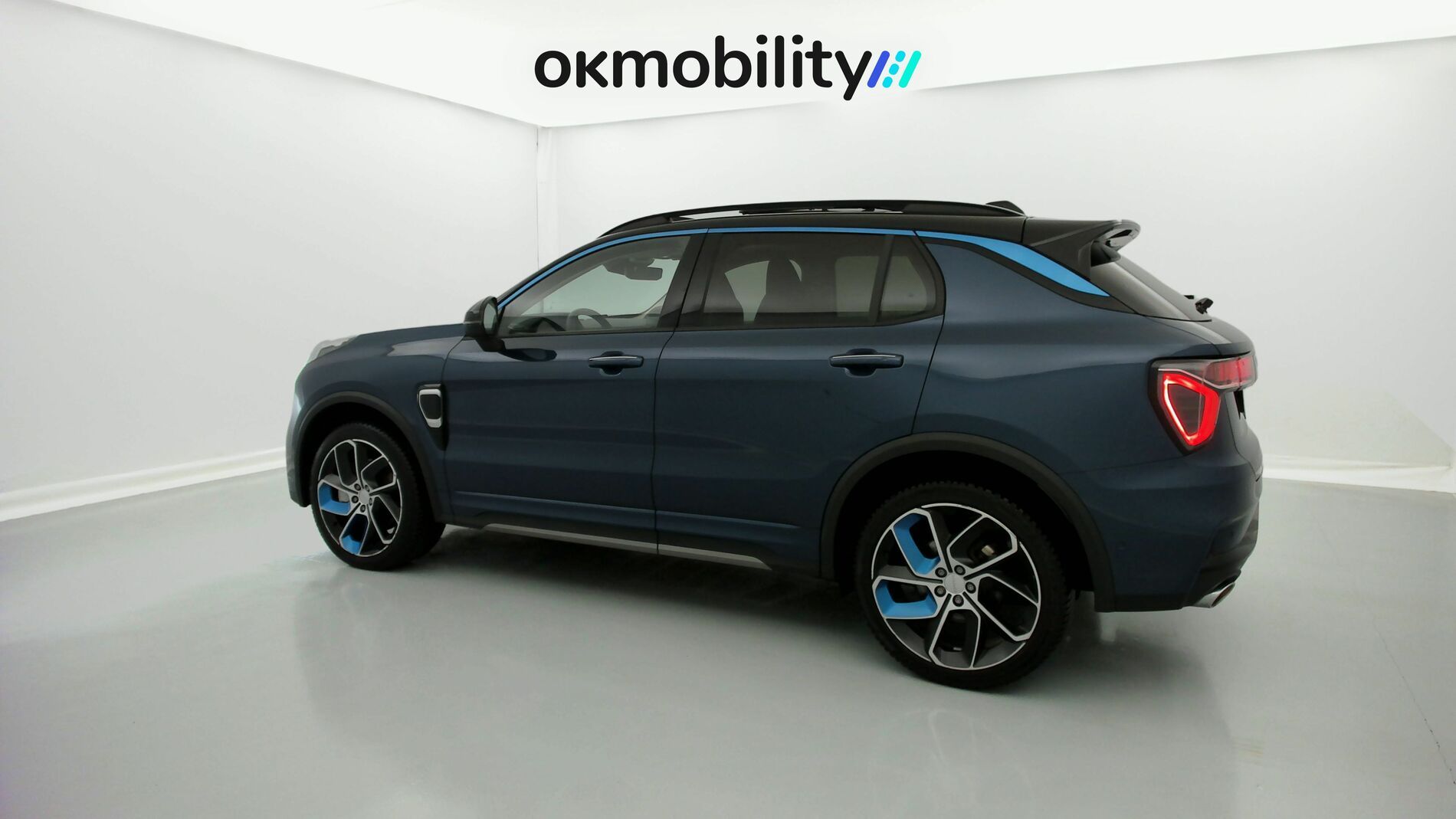 lynk&co 1 nv 1.5 PHEV 261 2022 blue 3