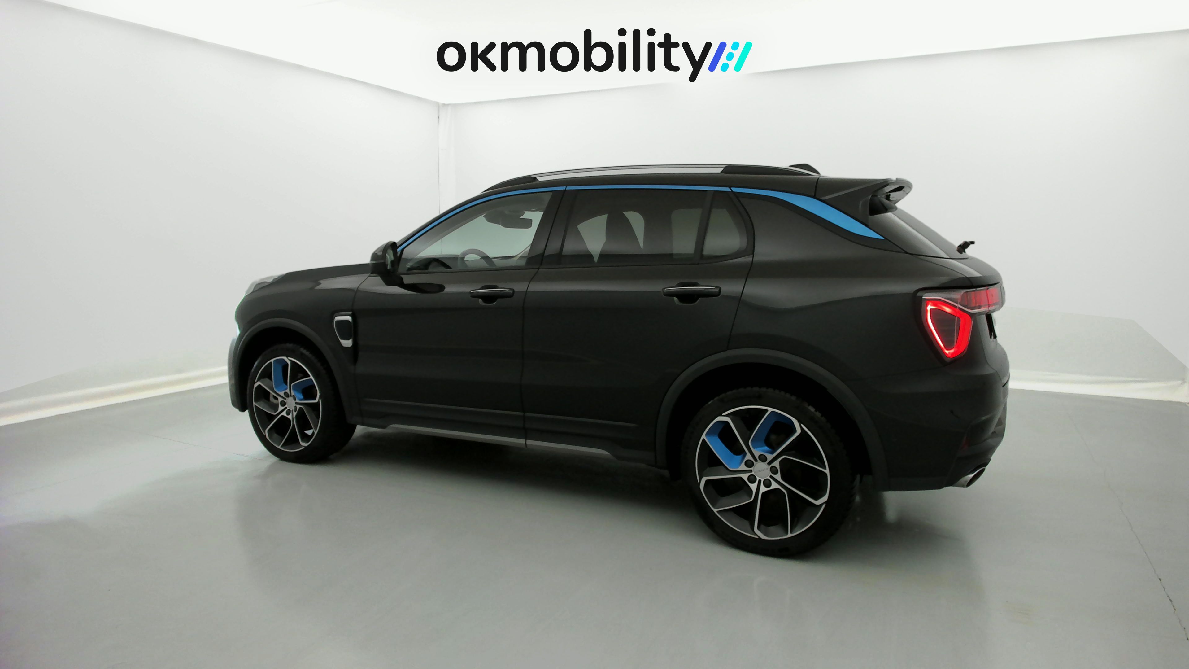 lynk&co 1 nv 1.5 PHEV 261 2022 black 5