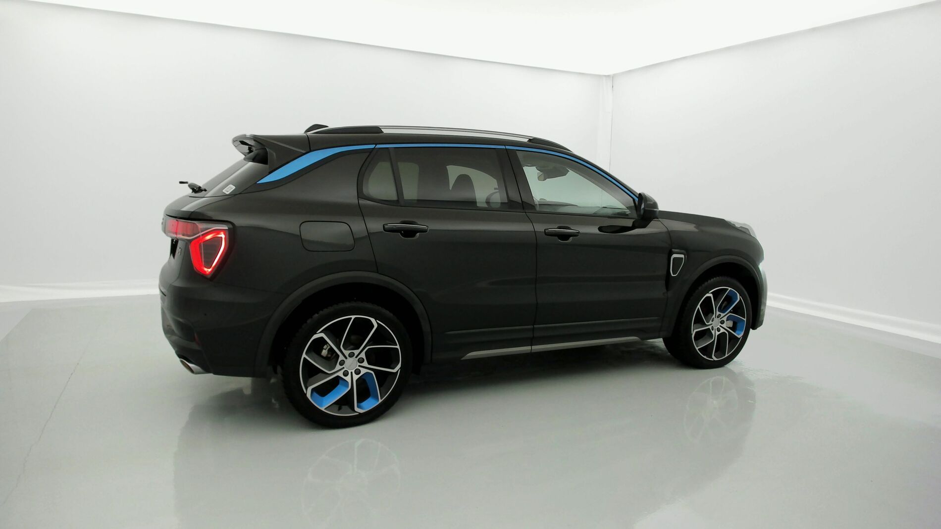 lynk&co 01 nv 1.5 PHEV 261 2022 black 9