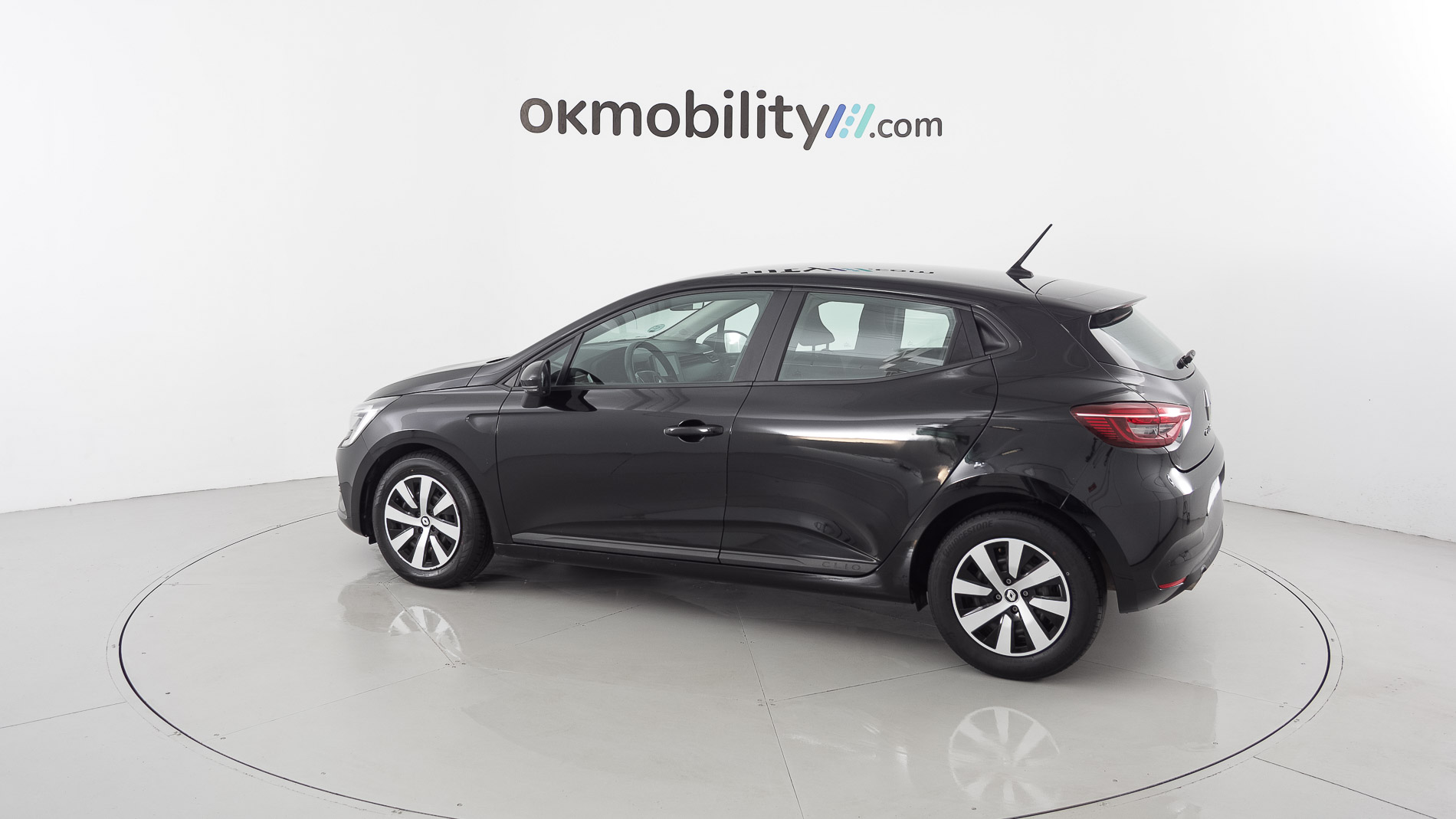 renault clio equilibre 1.0 TCE 90 2023 negro brillante 5