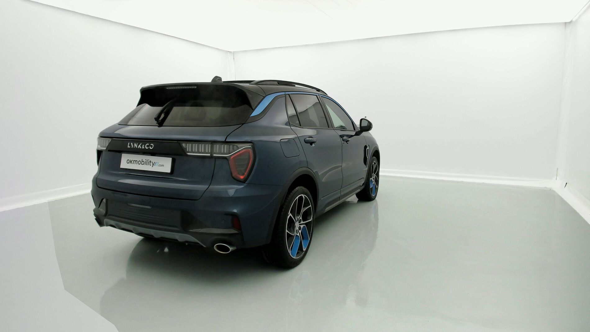 lynk&co 1 nv 1.5 PHEV 261 2022 blue 10