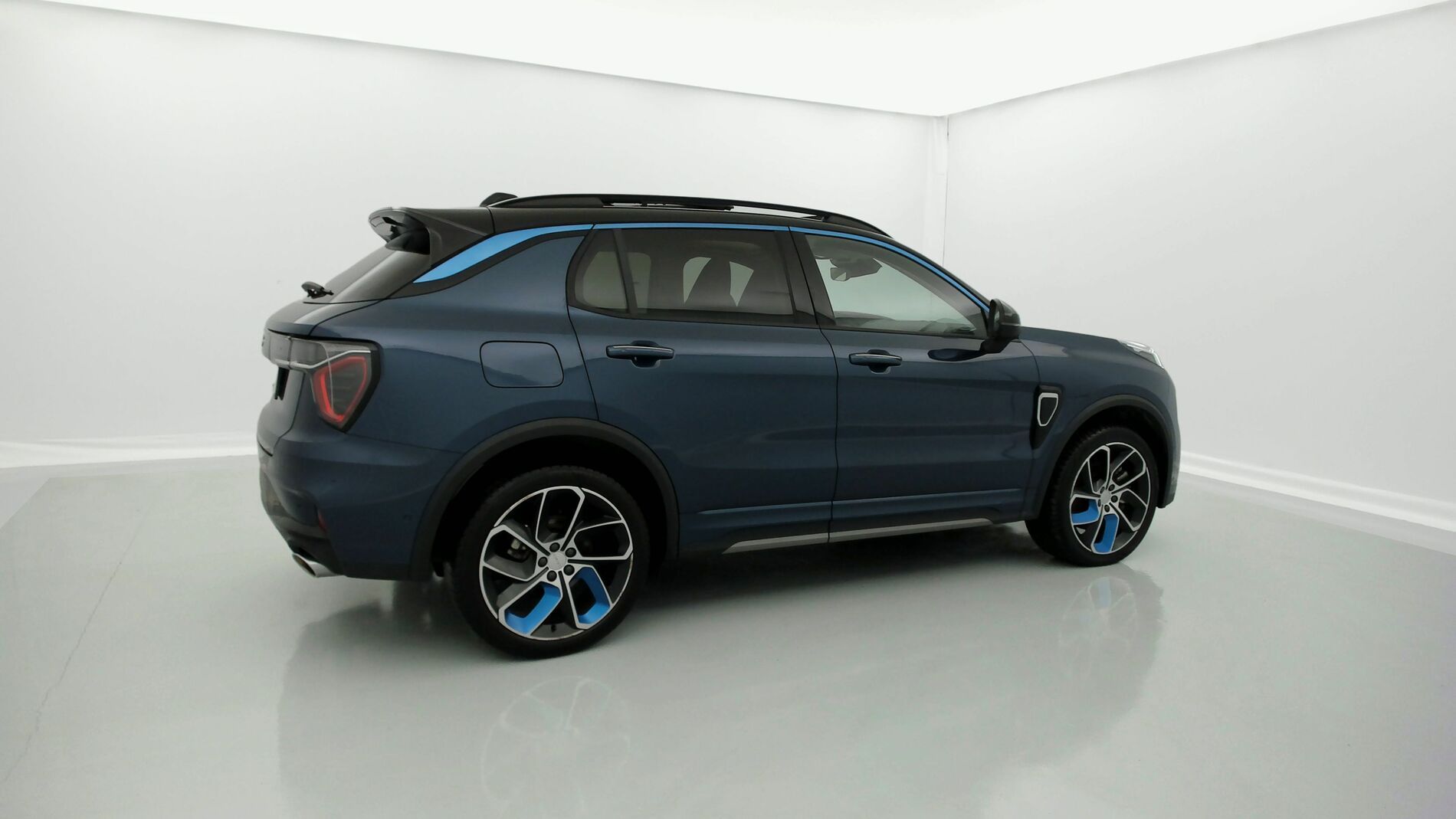 lynk&co 1 nv 1.5 PHEV 261 2022 blue 7