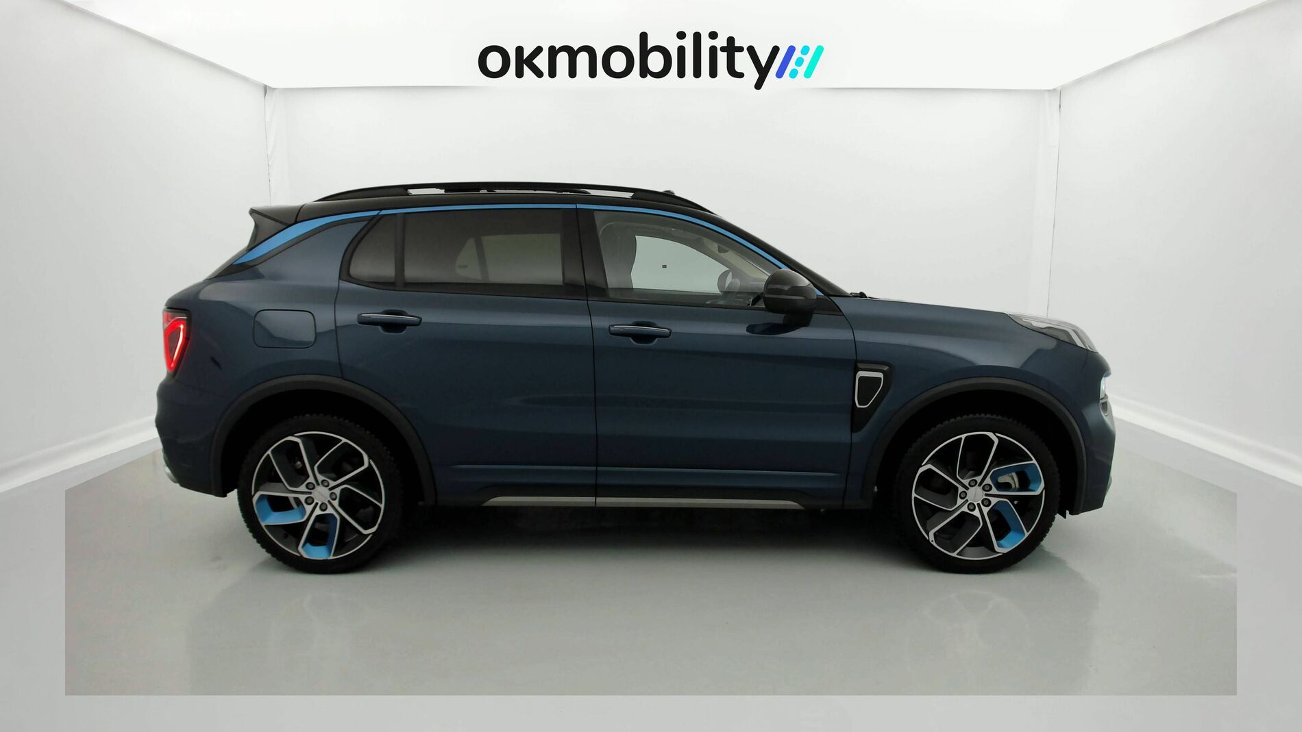 lynk&co 1 nv 1.5 PHEV 261 2022 blue 10