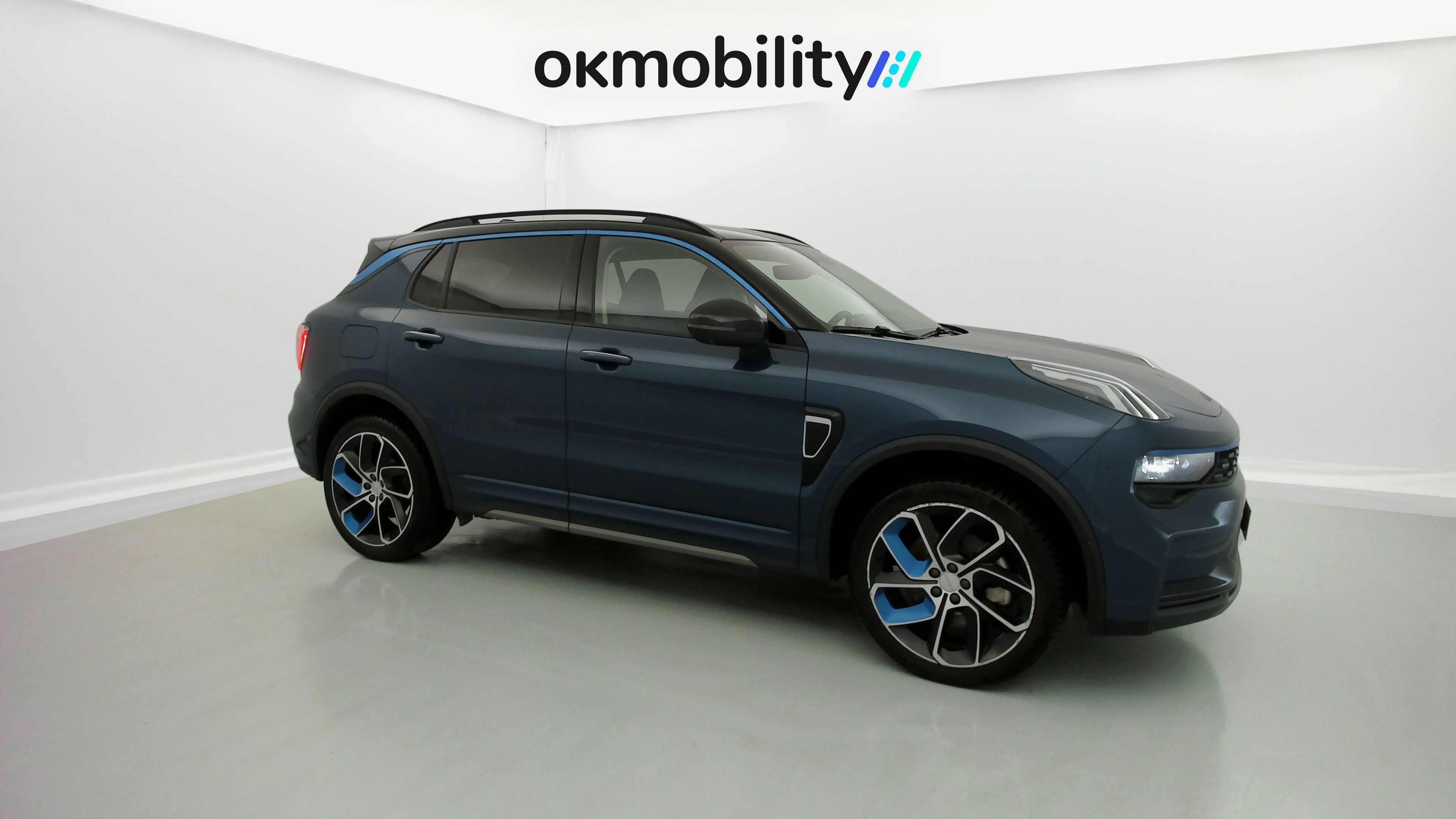 lynk&co 1 nv 1.5 PHEV 261 2022 blue 12