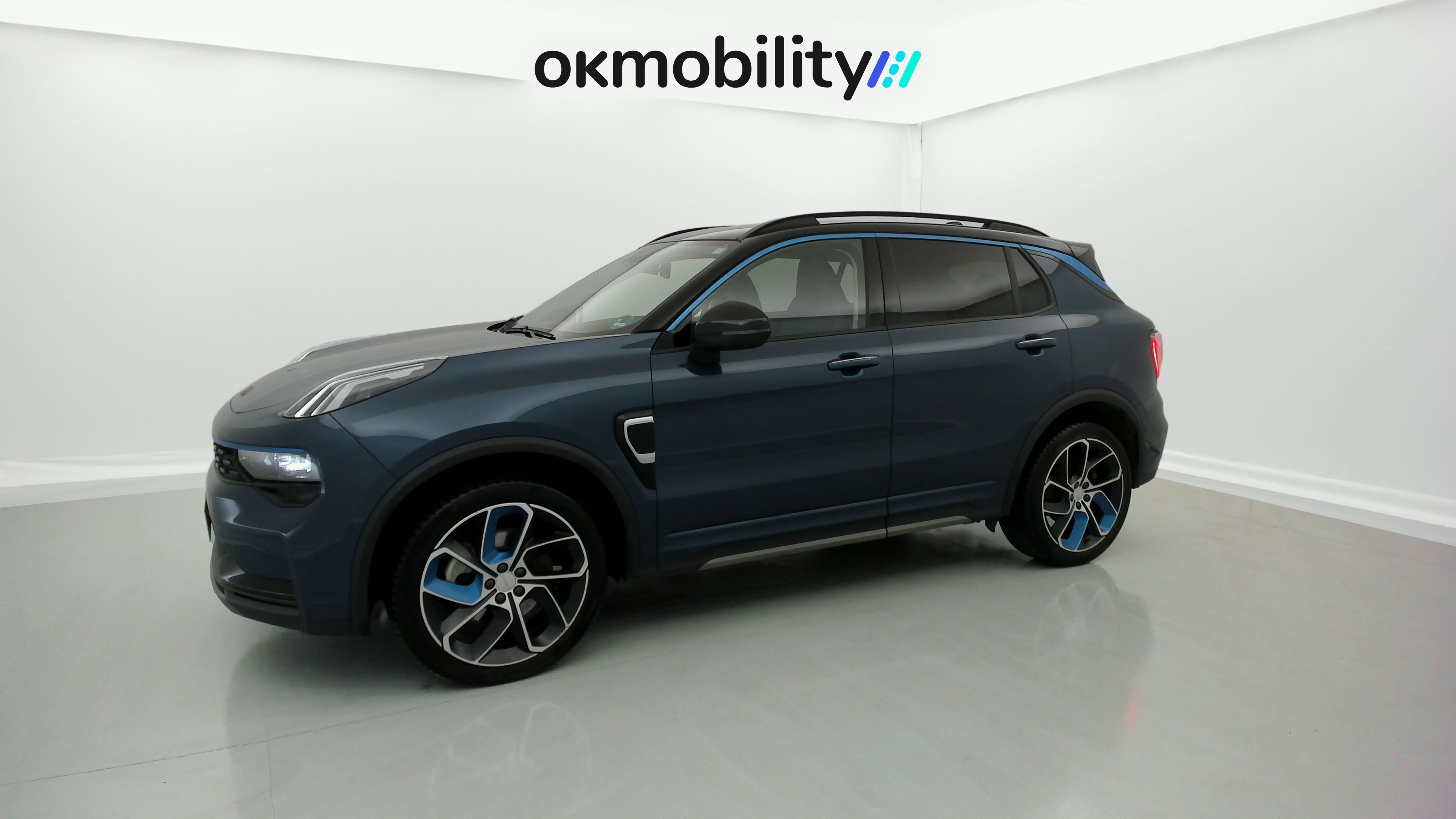 lynk&co 1 nv 1.5 PHEV 261 2022 blue 3