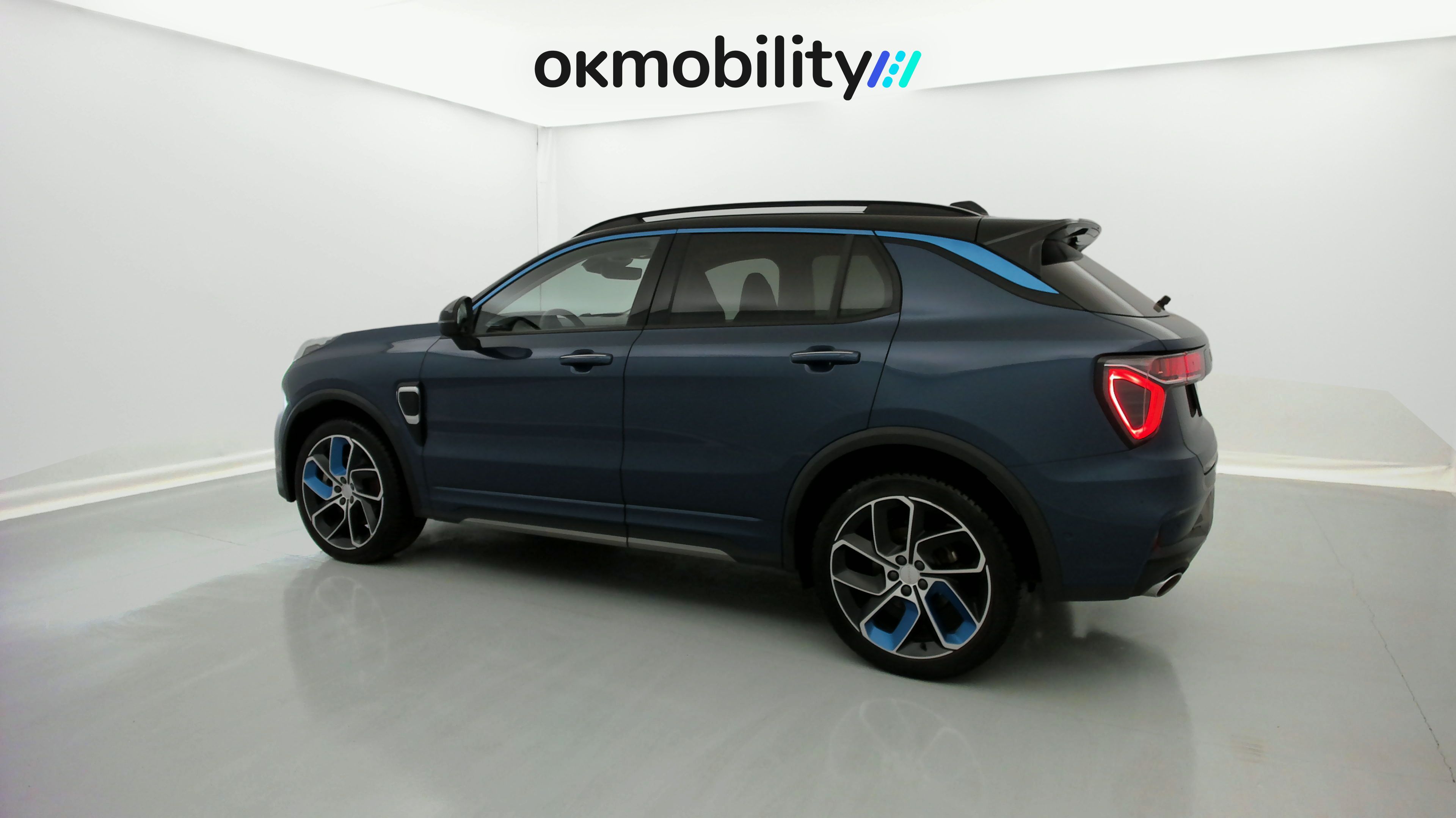 lynk&co 1 nv 1.5 PHEV 261 2022 blue 5
