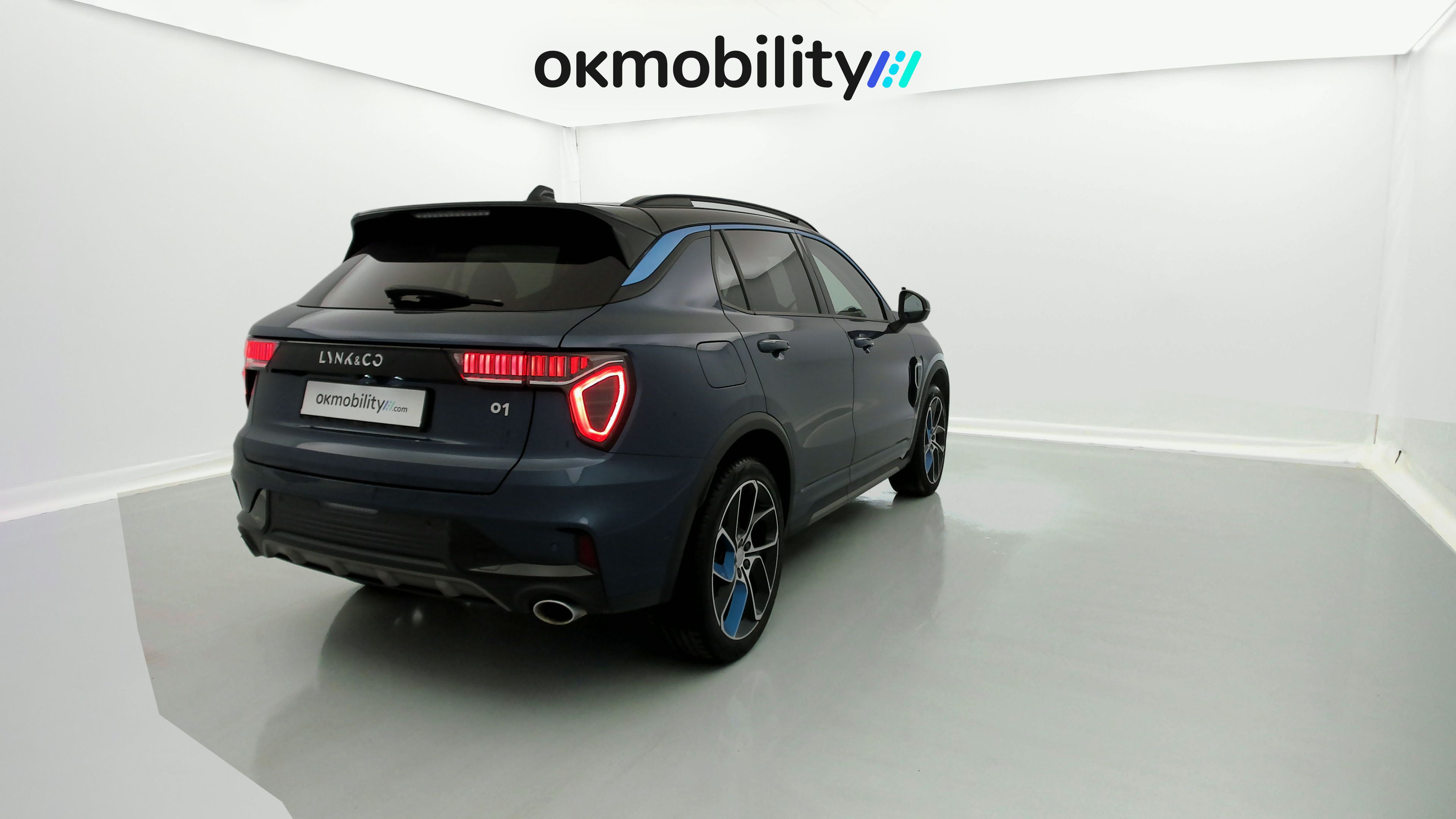 lynk&co 1 nv 1.5 PHEV 261 2022 blue 9