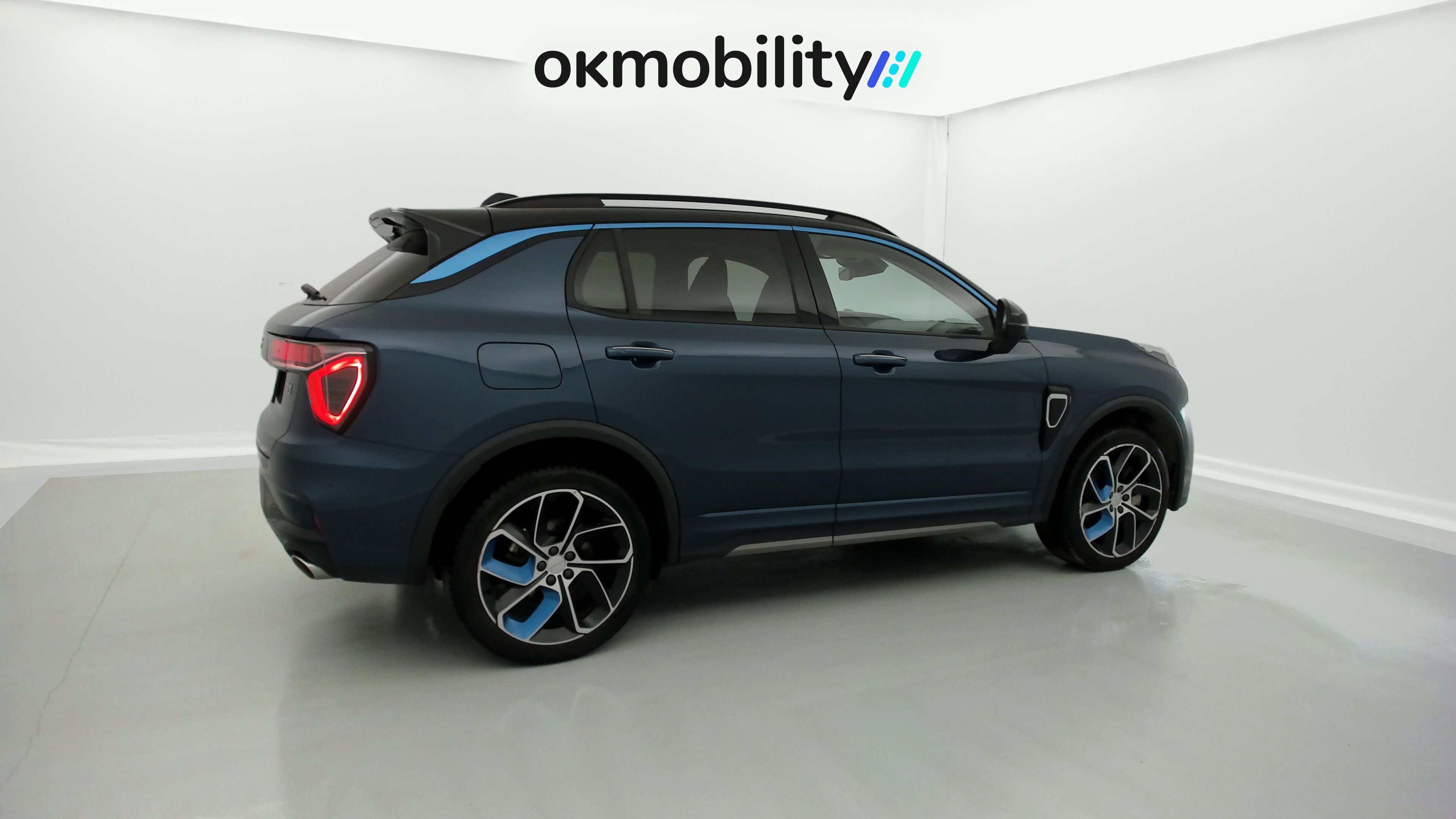 lynk&co 1 nv 1.5 PHEV 261 2022 blue 10