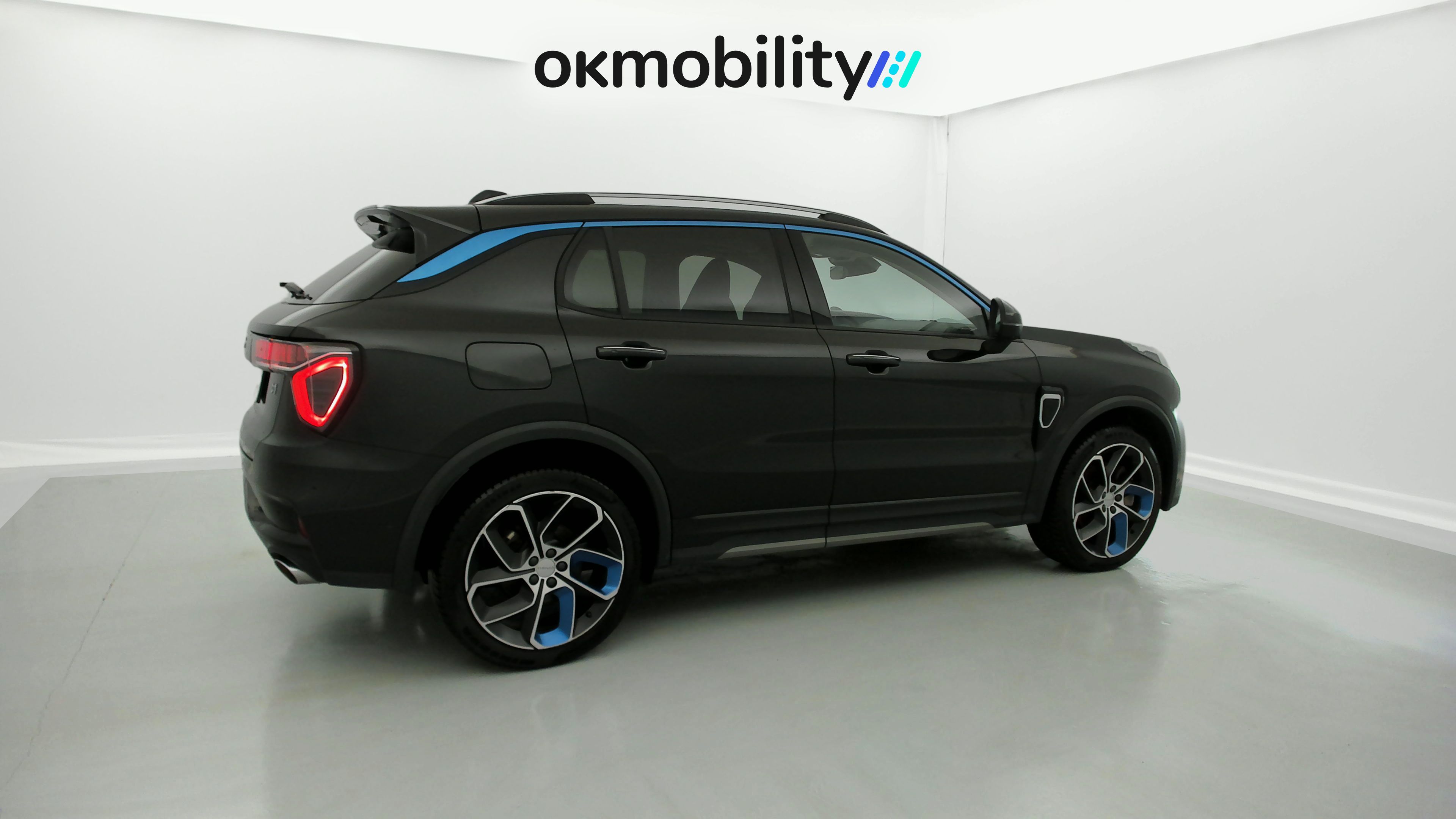 lynk&co 1 nv 1.5 PHEV 261 2022 black 10