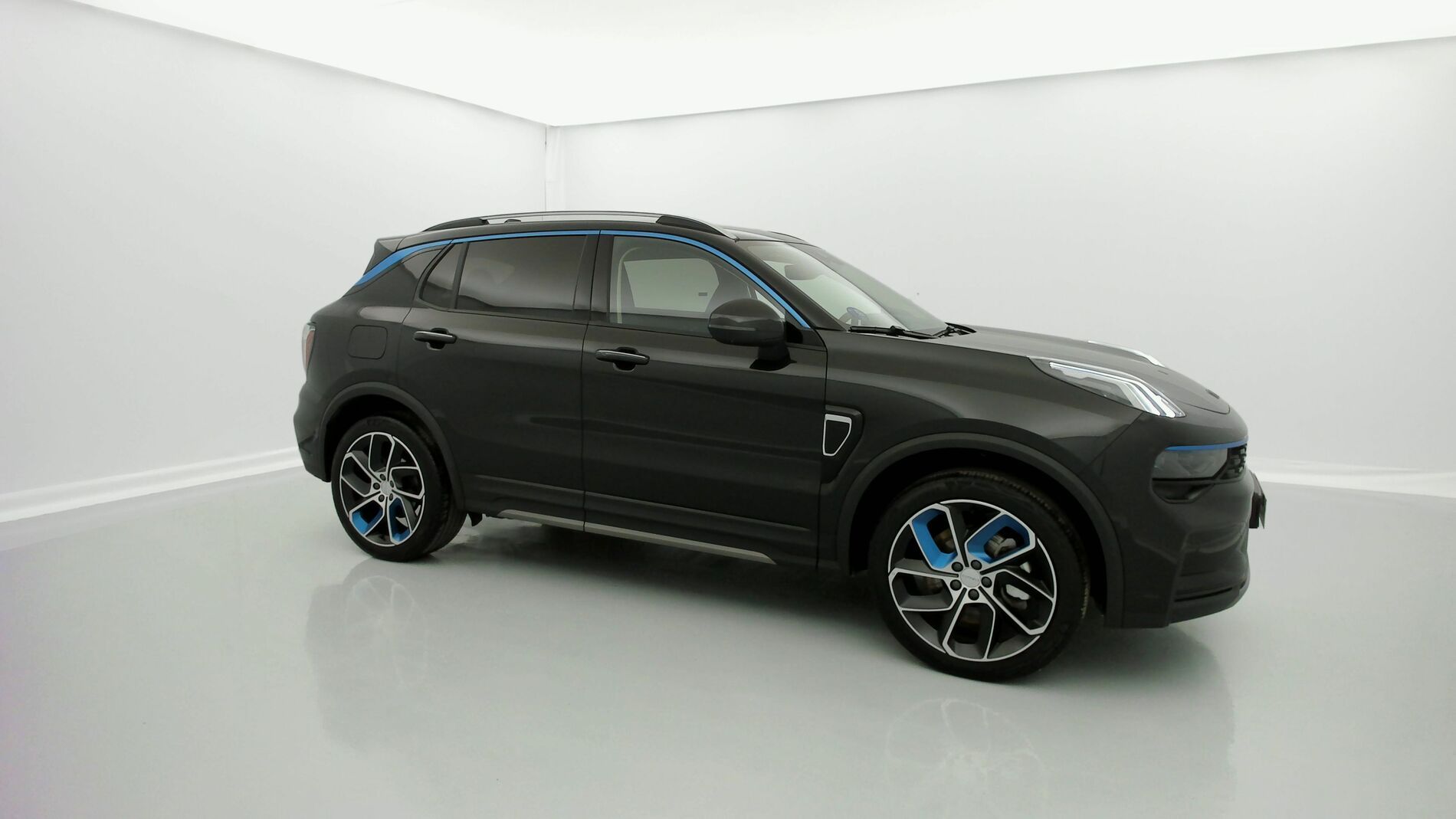 lynk&co 1 nv 1.5 PHEV 261 2022 black 11