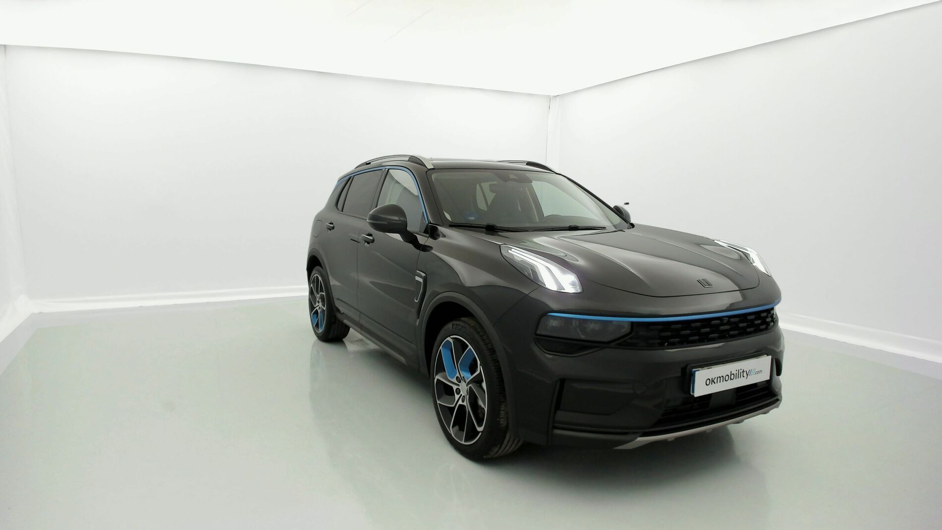 lynk&co 1 nv 1.5 PHEV 261 2022 black 12