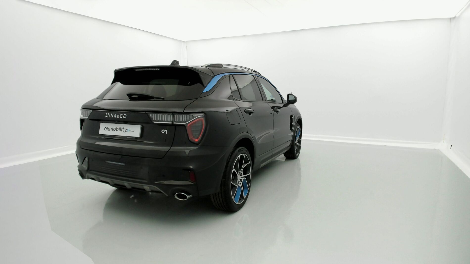 lynk&co 1 nv 1.5 PHEV 261 2022 black 8